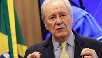 Lewandowski entrega carta a Lula e deixa o Ministério da Justiça