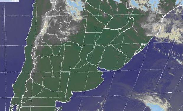 En la imagen satelital se ve una vasta zona de cielos despejados que responde a un sistema de alta presión en superficie que refleja la característica estructural de la atmósfera.