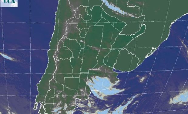 En el recorte de imagen satelital, se aprecia el avance de una perturbación que ayer se posicionaba sobre el norte de la región pampeana.
