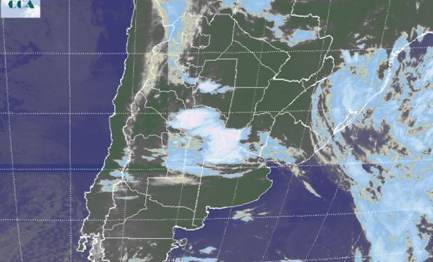 En la imagen satelital puede apreciarse con facilidad, la zona donde el sistema frontal encuentra un nivel de humedad.