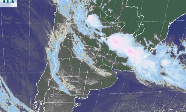 Las coberturas nubosas más desarrolladas impactan sobre un área particularmente sensible a la sobreoferta de lluvias.