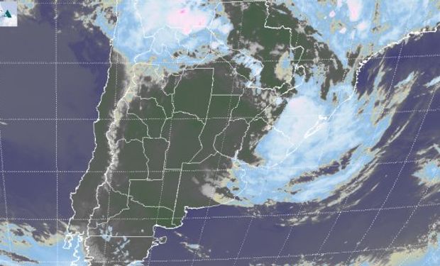 En el recorte de la Imagen Satelital puede observarse como la baja presión se encuentra desplazada hacia el país vecino de Uruguay y sur de Brasil.
