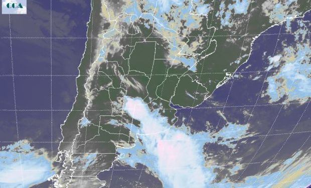 El recorte de la imagen Satelital muestra la posición del sistema frontal desde el este de San Luis y sur de Córdoba hasta el sureste de Buenos Aires.