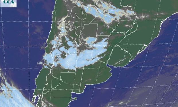 Puede apreciarse como un homogéneo campo de nubosidad se extiende desde la región puntana hacia el noreste de Santa Fe.
