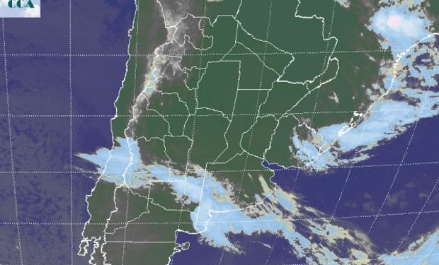 En la foto satelital se aprecia el avance de una zona frontal, con nubosidad que desde la cordillera mendocina se despliega hasta el sudoeste de BA.