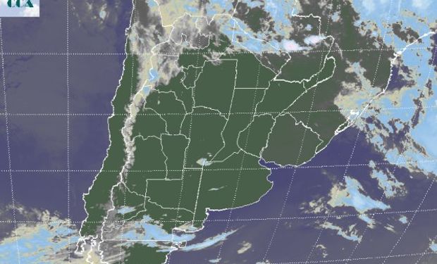En la imagen satelital puede apreciarse un importante de despliegue de cielos con escasa cobertura nubosa.