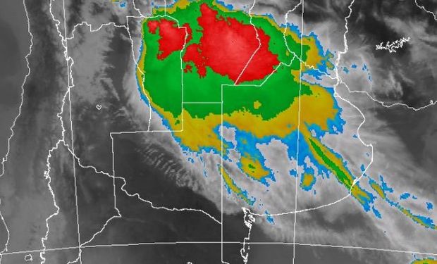 En el recorte de imagen satelital puede apreciarse la extendida banda nubosa que marca la posición del sistema frontal.