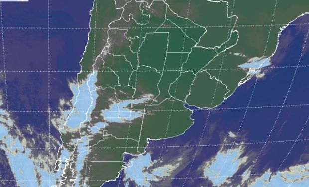 La foto satelital, presenta el avance de algunas perturbaciones sobre el oeste de la franja central.