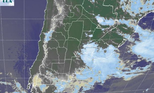La foto satelital permite identificar el área donde la cobertura nubosa se presenta más activa en cuanto a lluvia.