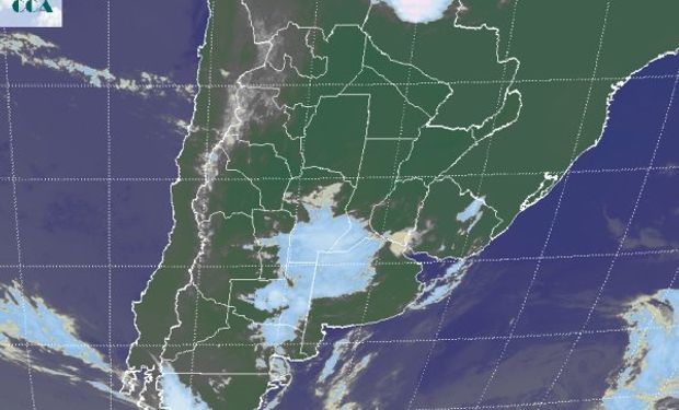 La foto satelital dimensiona el área con cobertura nubosa y permite identificar desarrollos que todavía no tienen celdas de tormentas.