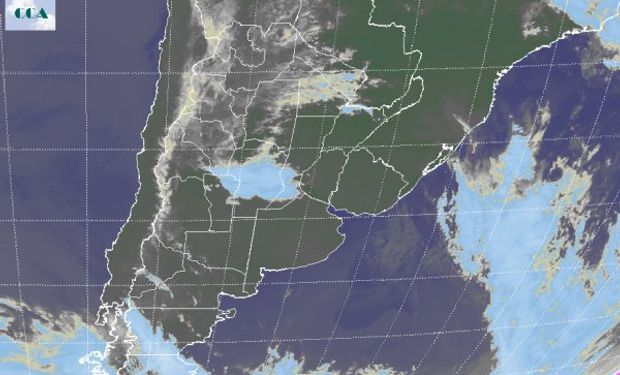 El recorte de la Imagen Satelital evidencia la posición del sistema de alta presión el cual confiere características de cielos despejados.