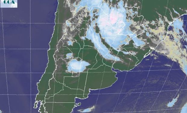 La foto satelital presenta con claridad la diferenciación norte sur que se concreta en el comienzo de la jornada de hoy.