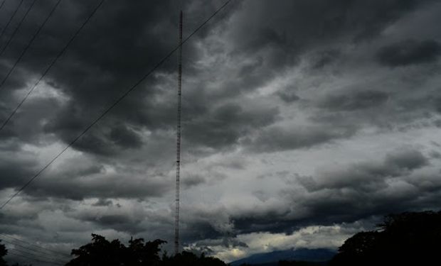 Por el contraste térmico, hay importantes coberturas sobre un área muy necesitada de precipitaciones