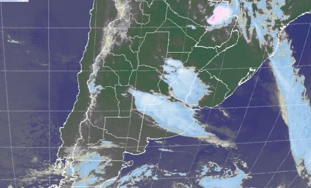 La foto satelital permite observar el despliegue de las coberturas nubosas.