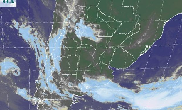 En el recorte de imagen satelital, comienzan a aparecer coberturas sobre el sur de la región pampeana.