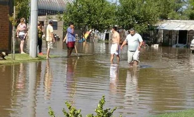 Unas 80 personas debieron ser evacuadas en la localidad cordobesa de Jovita. Foto: Twitter @CordobaMiCiudad.