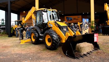 Agrishow 2026: JCB aposta na soma de eficiência e produtividade para impulsionar vendas