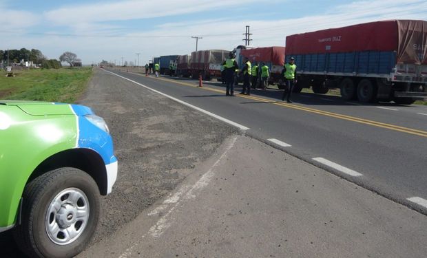 La logística en la cosecha: 21 buques demorados por Prefectura y el listado de municipios "rebeldes"