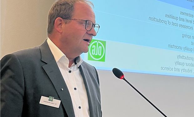 O estudo foi apresentado por Lothar Hövelmann, Diretor Executivo da DLG, e aponta que 93% dos agricultores europeus planejam investir em novos equipamentos nos próximos dois anos.