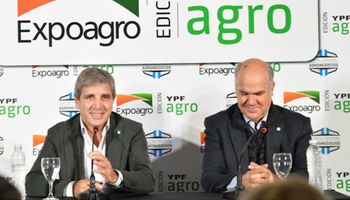 "En el ranking de baja de impuestos, el campo rankea arriba de todo": Luis Caputo pasó por Expoagro 2025 y destacó al “boom de solicitudes de crédito”