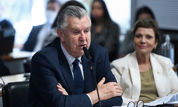 Luis Carlos Heinze (foto) defende que produtores rurais criem seus próprios programas de defesa agropecuária. (foto - Edilson Rodrigues/Agência Senado)