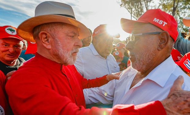 Lula anuncia pacote de R$ 2,7 bilhões para reforma agrária em evento do MST