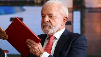 Lula faz exames e passará por cirurgia nesta sexta-feira