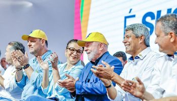 Lula ameniza polêmicas e descarta rivalidade entre indústria e agricultura
