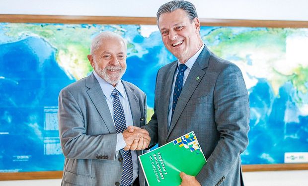 Em reunião com Carlos Fávaro, presidente falou sobre PAC para o setor. (Foto - Ricardo Stuckert)