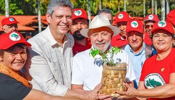 Lula recebe líderes do MST na Granja do Torto e estuda a criação do “Desenrola Campo”