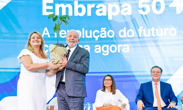 Lula fala em “irresponsabilidade de todo mundo” e promete mais recursos à Embrapa