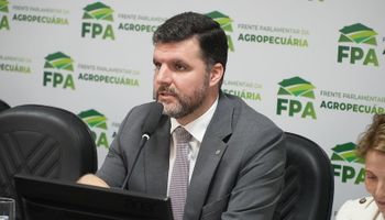Plano Safra é “peça de marketing” com custo bilionário ao agro, diz FPA
