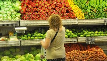 Por cada peso que recibió el productor por un alimento, el consumidor pagó $ 3,7: la naranja tuvo la brecha más alta