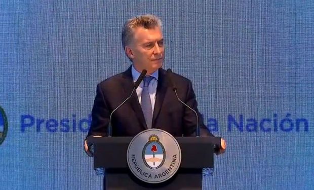 Frente a 170 invitados, entre empresarios, funcionarios de Gobierno, gobernadores, jueces y empresarios, el mandatario propuso armar "mesas de consenso".