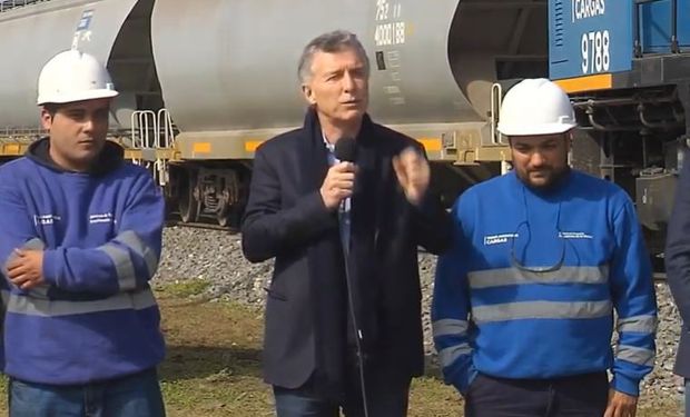 "Si mejoramos acá mejoran todos los que están más lejos", destacó Macri al recorrer las obras del Belgrano Cargas.