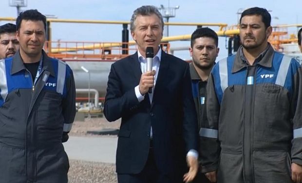 El presidente Mauricio Macri en una recorrida por el yacimiento Fortín de Piedra, en Vaca Muerta.