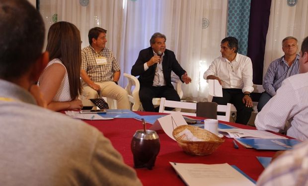 Apoyan y colaboran INTA, AAPRESID, MAIZAR, CREA y el Ministerio de Servicios Públicos.