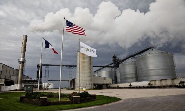 La producción de etanol en Estados Unidos cae a un mínimo histórico y arrastra al maíz