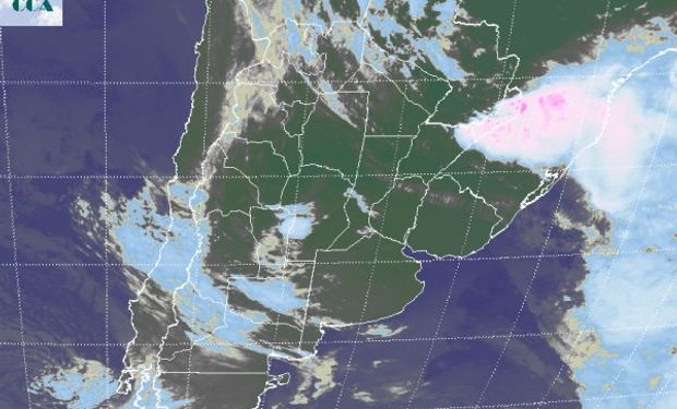 La foto satelital presenta como en las últimas jornadas un importante grado de actividad sobre la provincia de Misiones.