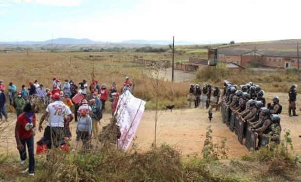 "Invasão de propriedades é terrorismo", prevê Projeto de Lei