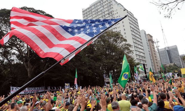 Manifestação de apoiadores de Jair Bolsonaro na Avenida Paulista, em São Paulo, no domingo (7), em defesa do ex-presidente. (Foto: Paulo Pinto/Agência Brasil)