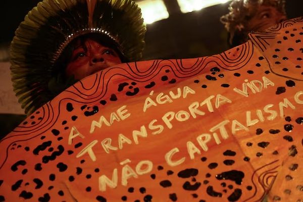 Mnifestación indigena Brasil
