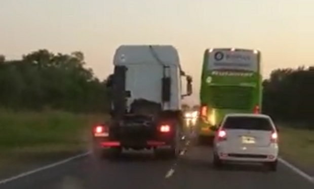 En camión: circulaba a más de 100 km/h y casi provoca una tragedia 