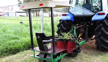 Embrapa apresenta máquina Topa-tudo para reduzir tempo de plantio de forrageiras