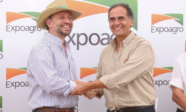 Gustavo Marangoni, titular del Banco Provincia, y Rodrigo Ramirez, gerente general de Expoagro, en el cierre de Expoagro 2015.