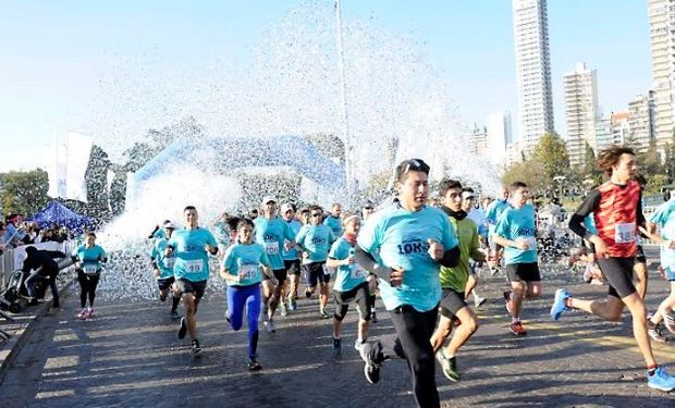 Más de 1.600 corredores se acercaron al Monumento de la Bandera.