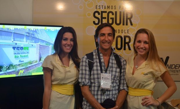 Marcelo Palese, División Nutrientes y Protección de Cultivos, en el stand de Nidera en el Simposio de Fertilidad 2015.