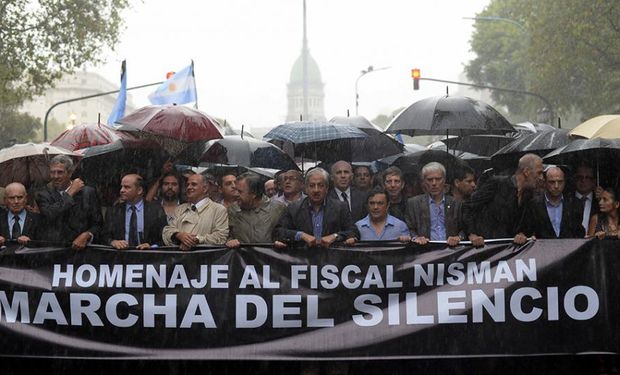 La marcha del silencio partió desde la Plaza Congreso, y su columna central llegó dos horas y media después a la Plaza de Mayo.