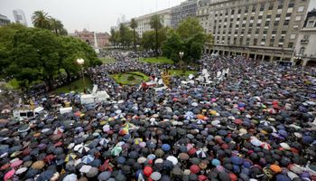 Una multitud se plegó a fiscales en la marcha por el caso Nisman