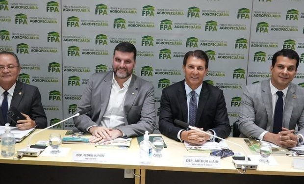 Arthur Lira com integrantes da FPA. (foto - FPA)